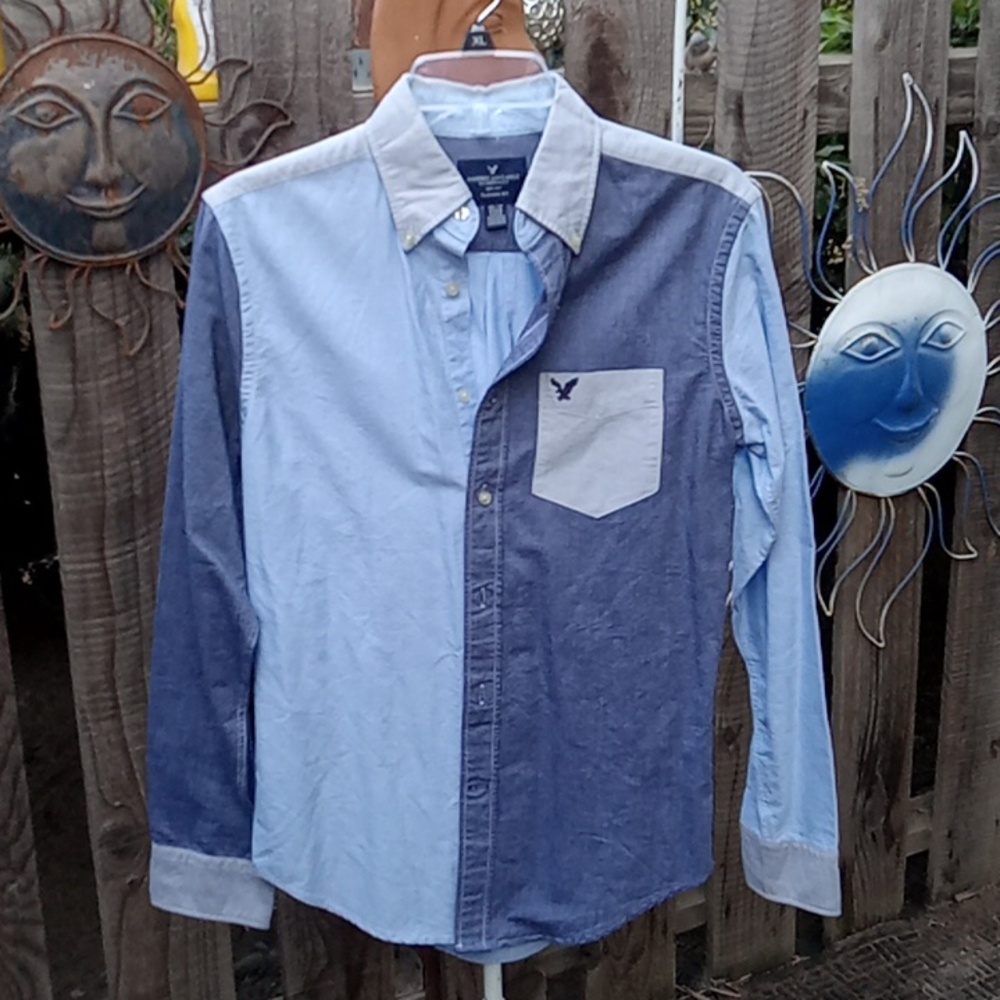American Eagle outfitters long sleeve men's Button down shirt, good condition.